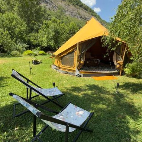 Tente Tipi en Isère avec spa privatif