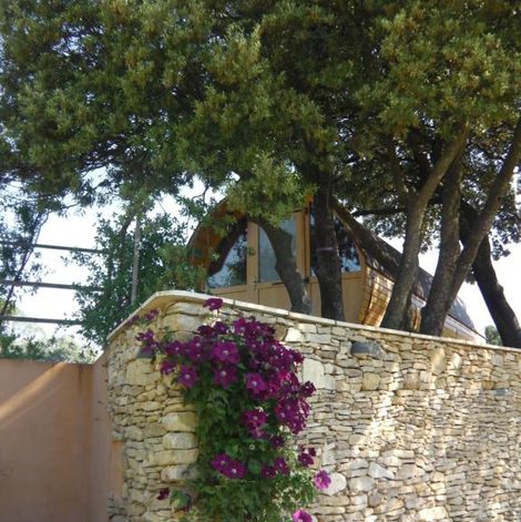 Tonneau insolite dans le Vaucluse avec piscine