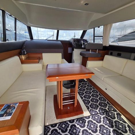 Bateau Vedette KEFI Prestige 350 Fly en Vendée avec terrasse