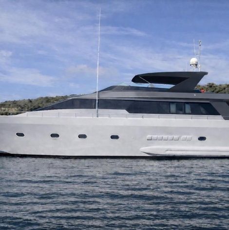 Bateau Yacht FALCON FIVE dans les Alpes-Maritimes avec terrasse