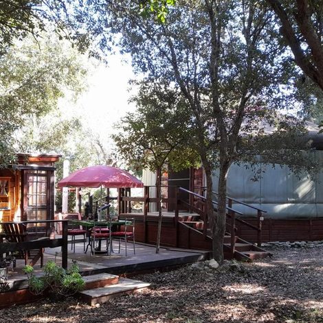 Yourte de luxe contemporaine en Corse-du-Sud avec terrasse
