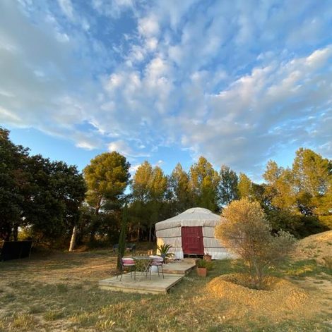 Yourte mongole dans l’Hérault avec terrasse