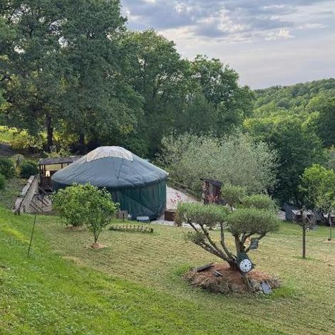 Yourtes Coccinelles dans les Pyrénées-Atlantiques avec terrasse